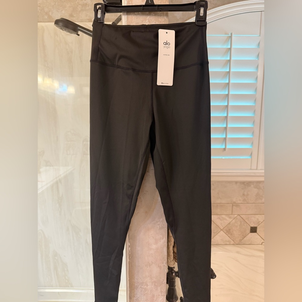 Alo Goddess Yoga leggings L new with tags